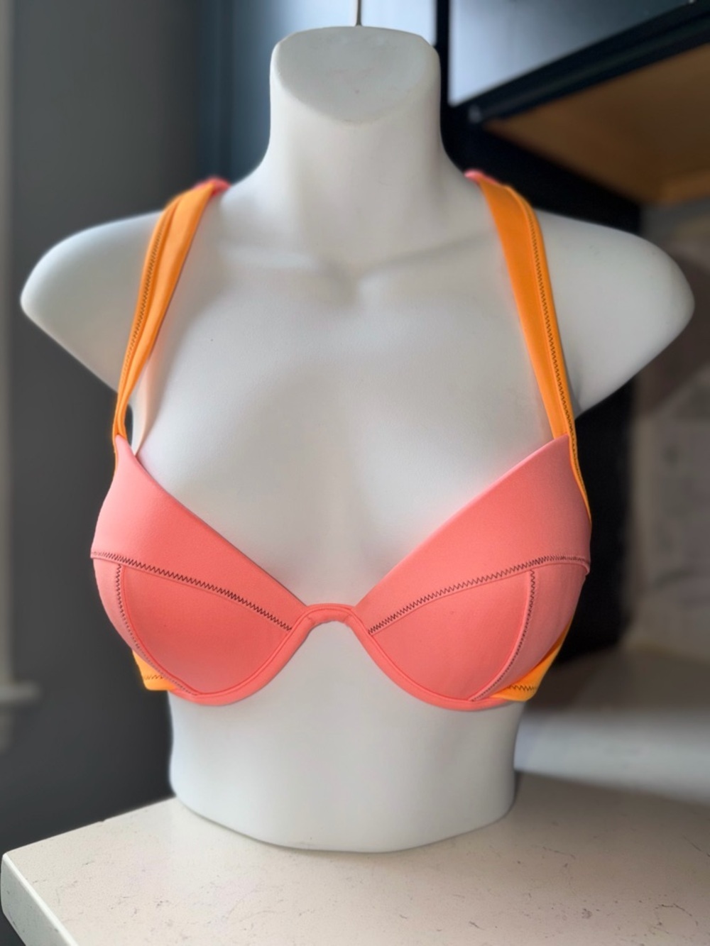 Victoria's Secret Coral & Orange Underwire Bikini Top - Picture 1 of 4